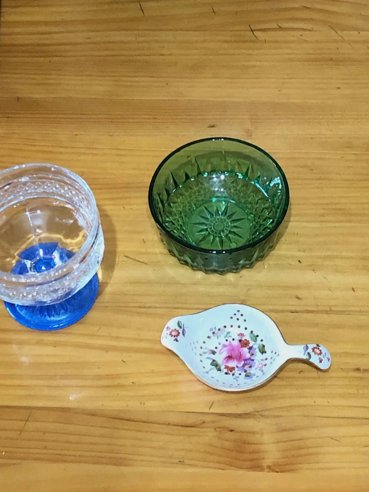 Lote Decorativo: Bone China, Cristal y Más – Variadas. 5
