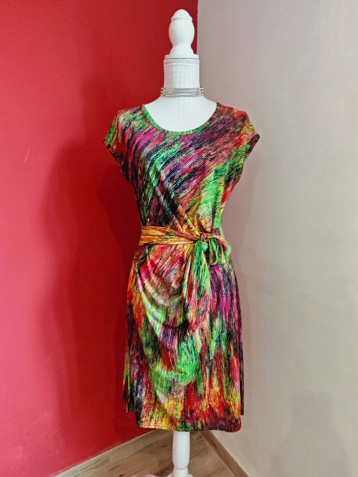 🌺 Precioso vestido estampado multicolor con fruncido y lazo en cintura