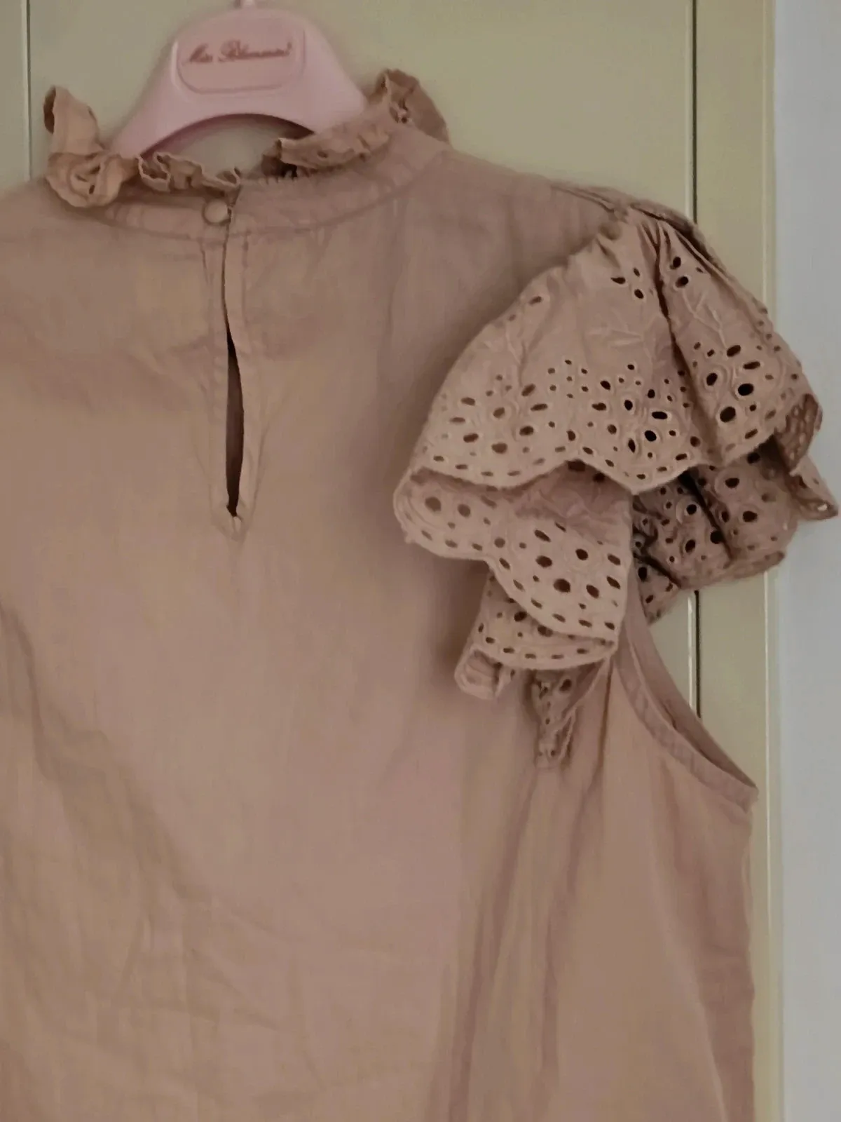 Blusa romántica de algodón con bordado suizo y volantes🔥🔥 – In The Style – taille M / 38 / 10 3