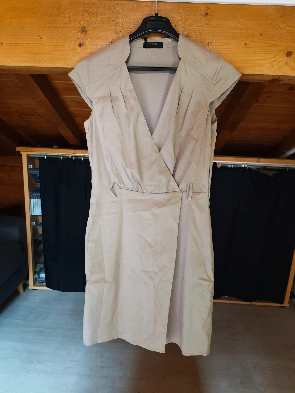 Robe Esprit beige portefeuille chic – Esprit – beige – taille M / 38