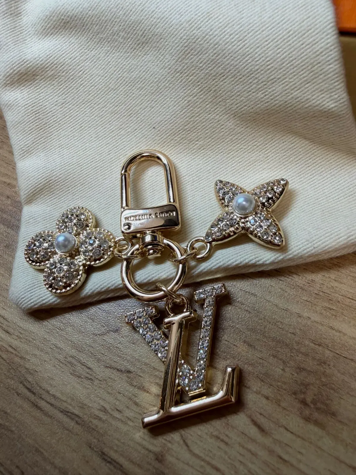 Porte-clés Louis Vuitton LV strass fleurs – Louis Vuitton – doré – taille S 3