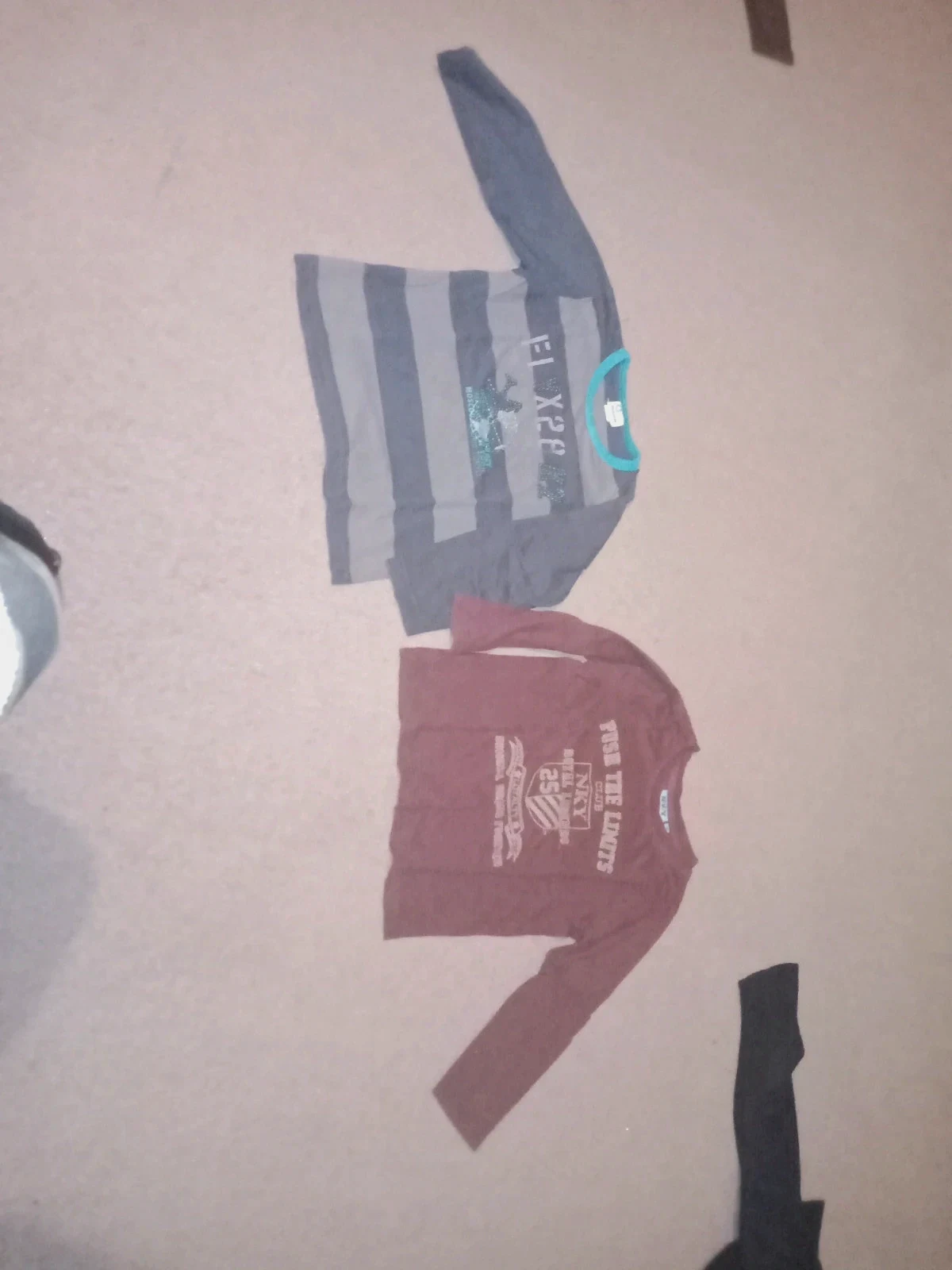 Le t-shirt manches longues – NKY – taille 4 ans / 104 cm