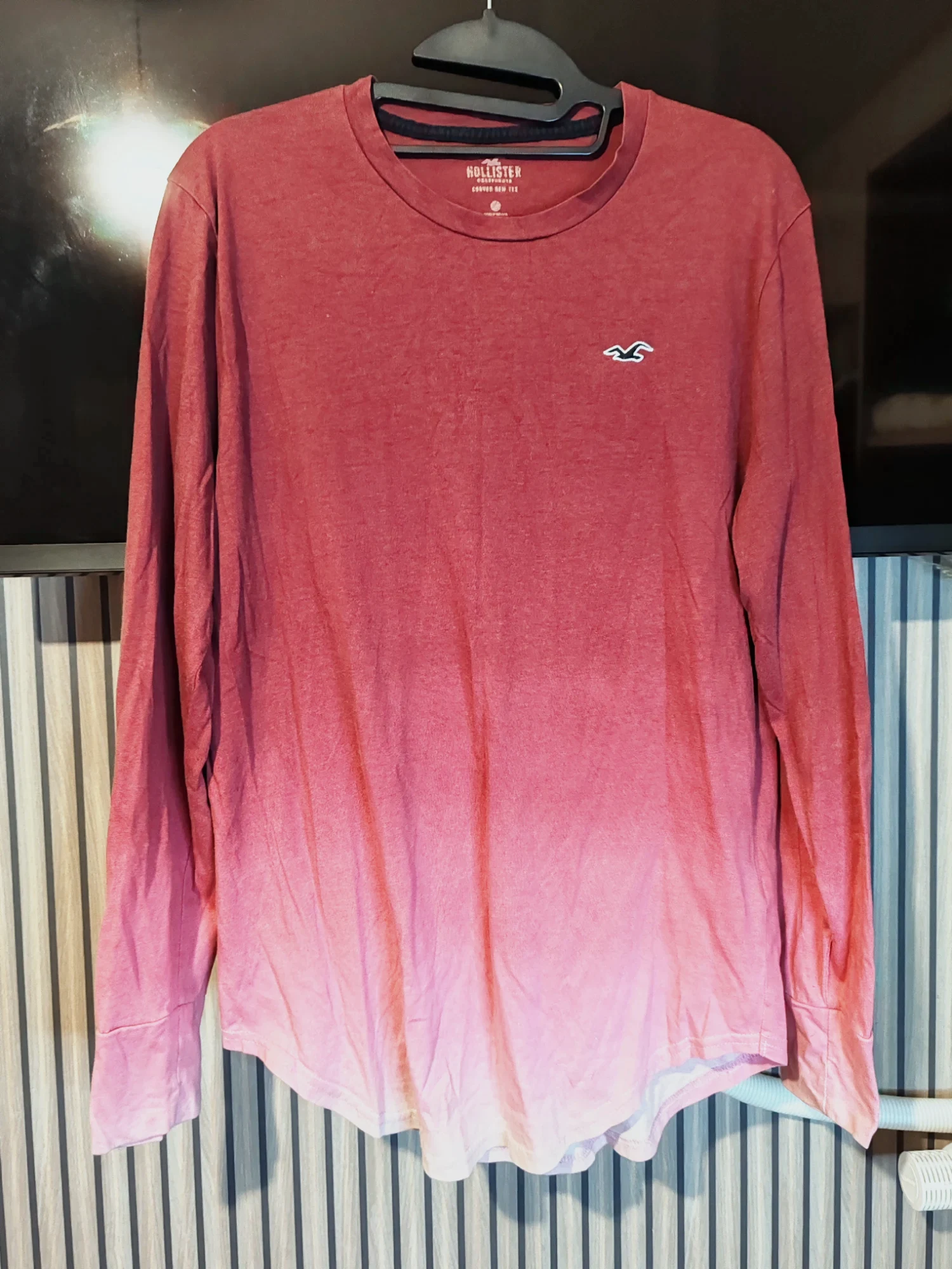T-shirt manches longues Hollister dégradé rouge