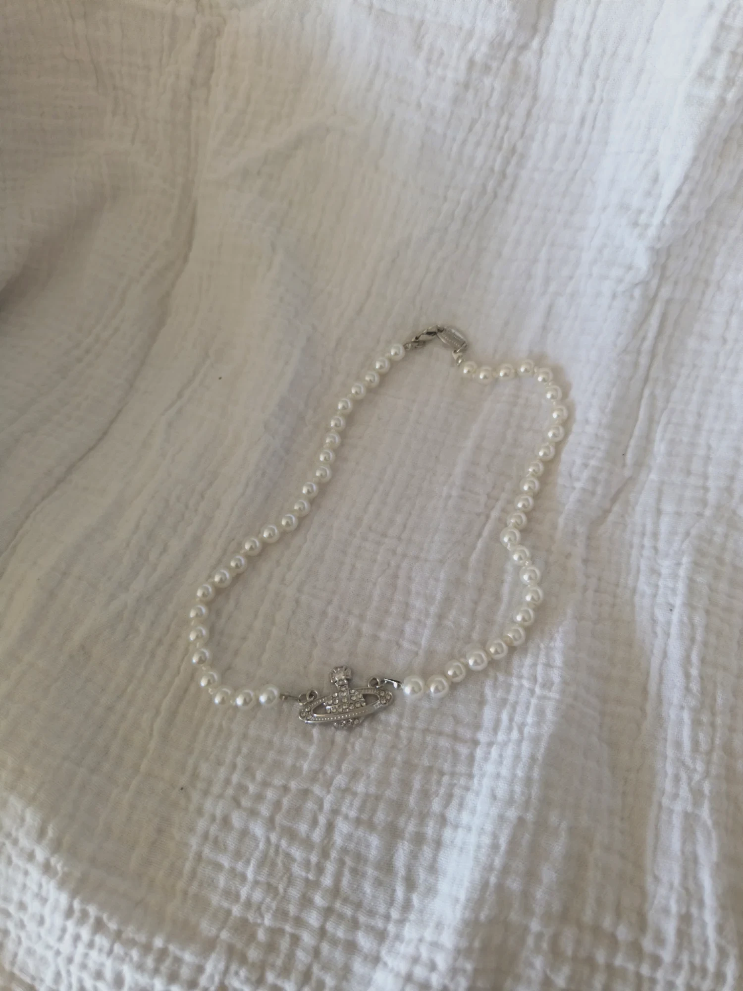 Collier Vivienne Westwood en perle 9