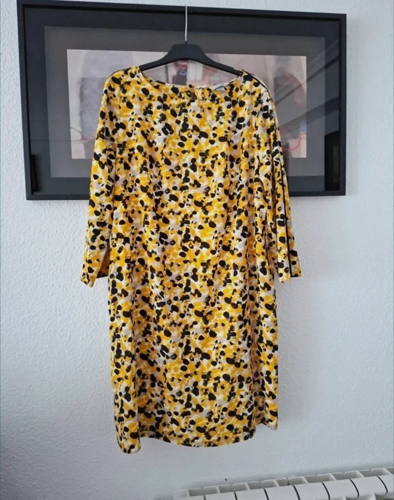 Robe jaune motif léopard manches 3/4