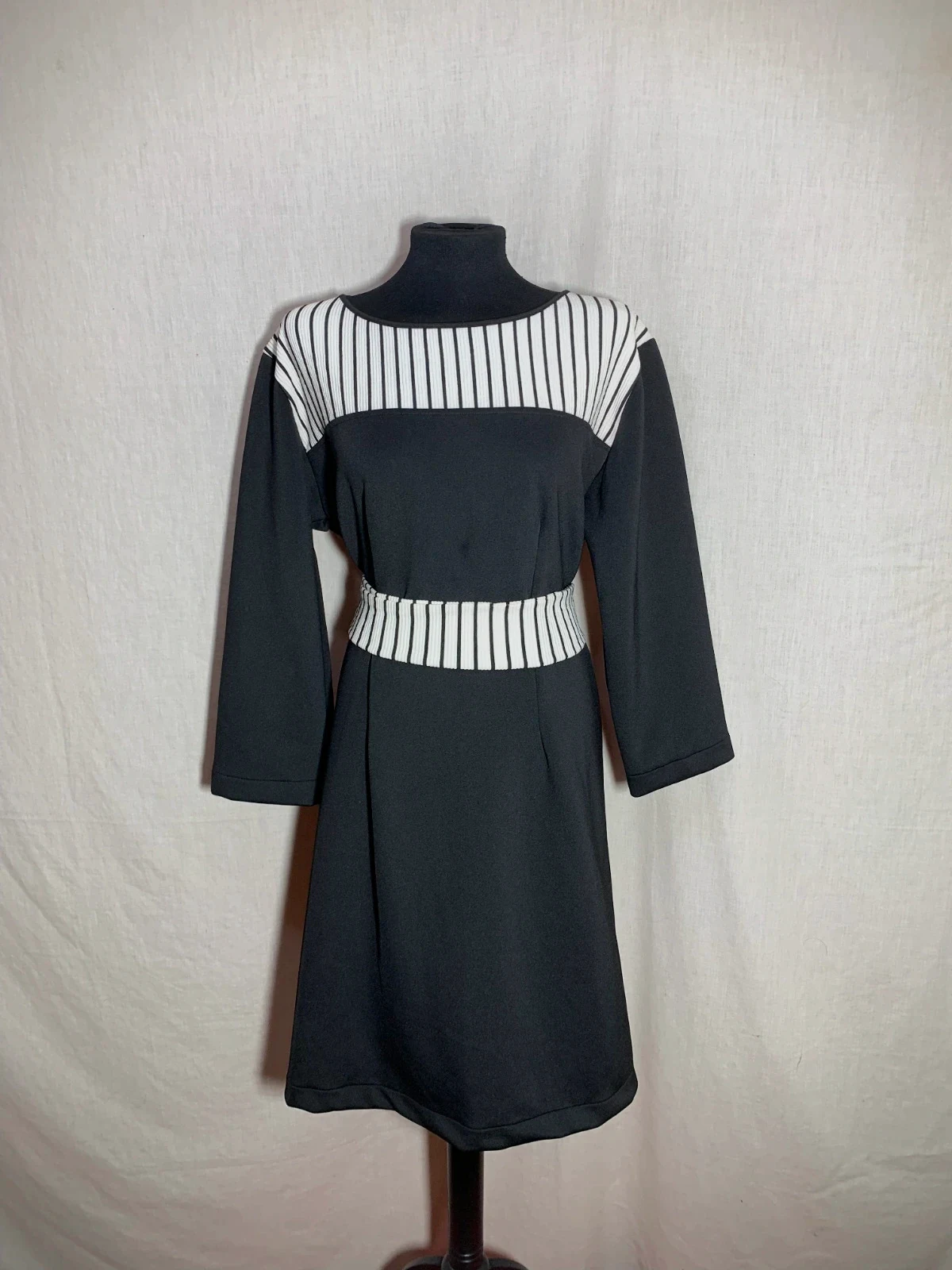 Vestido Negro y Blanco de Fiesta con Cinturón | Black and White Party Dress with Belt | Almatrichi