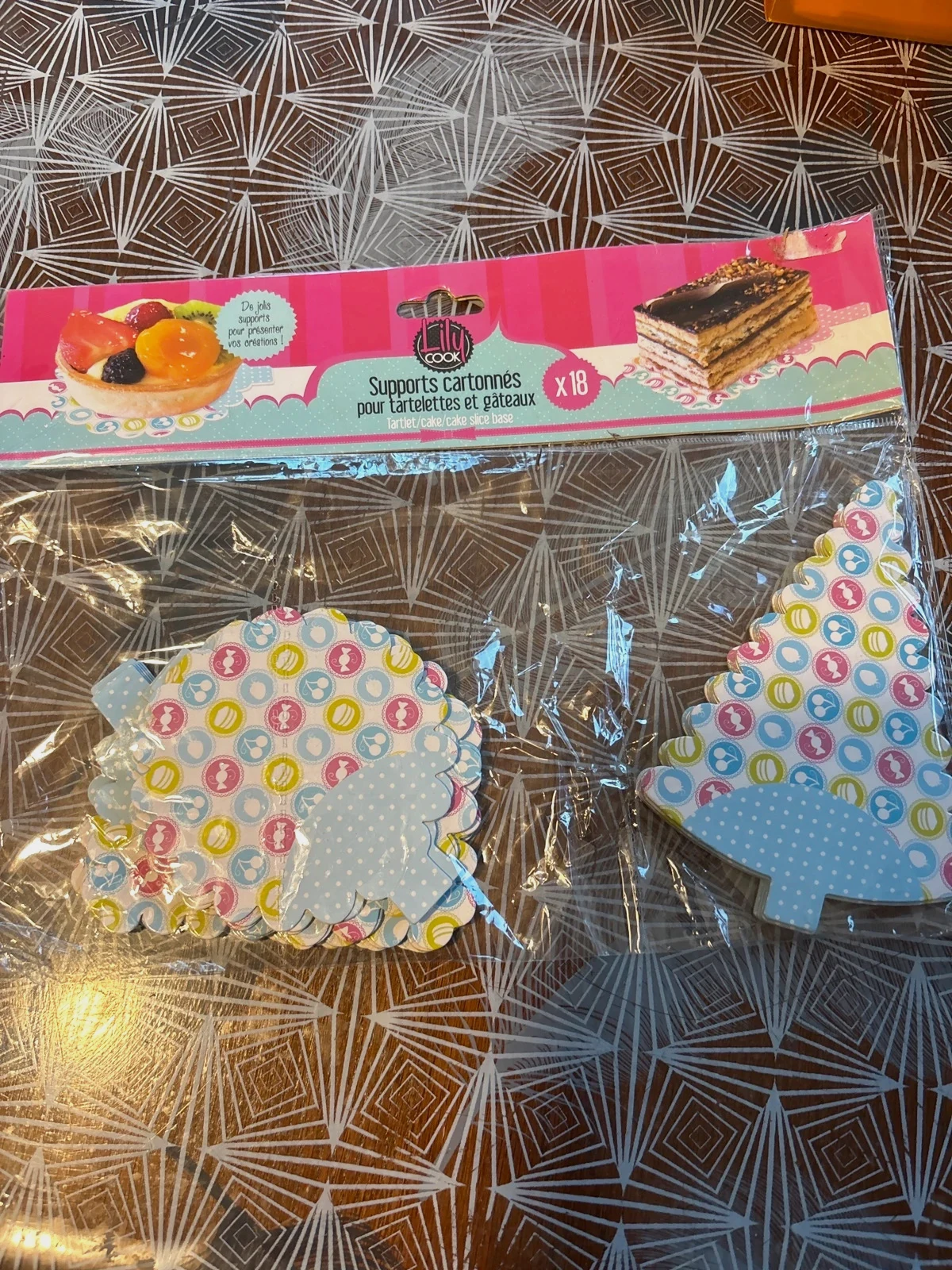 Supports cartonnés pour tartelettes et gâteaux x18 – Lily Cook