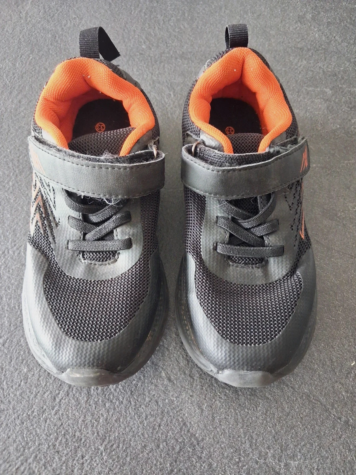 Basket garcon noir et orange pointures 33 – taille 33