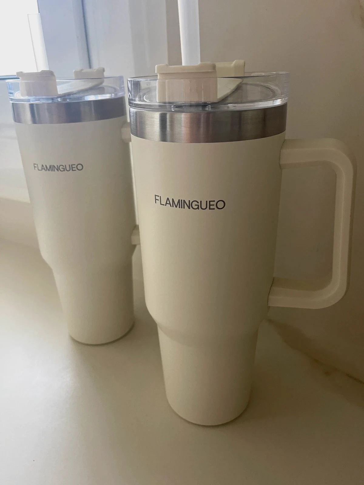 Termo Flamingueo nuevo a estrenar 1L color crema