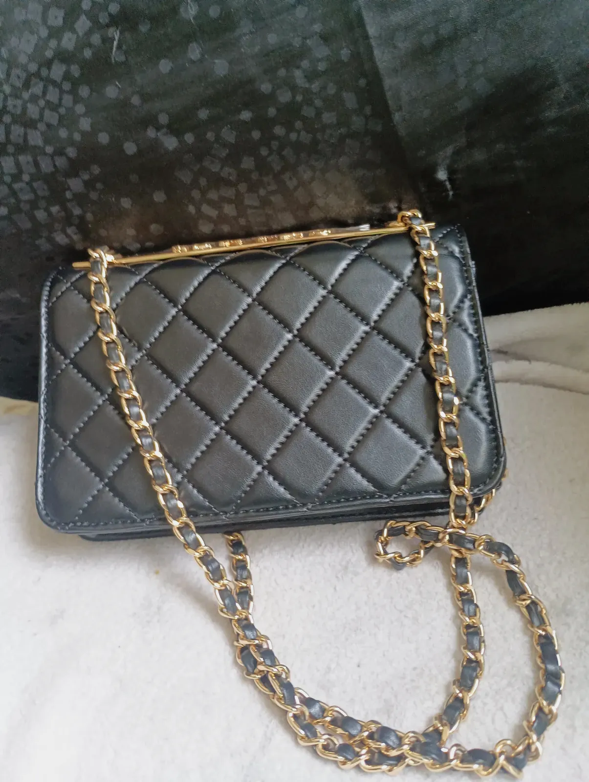 Chanel sac à main matelassé chaîne dorée – Chanel – noir – taille Taille unique 2