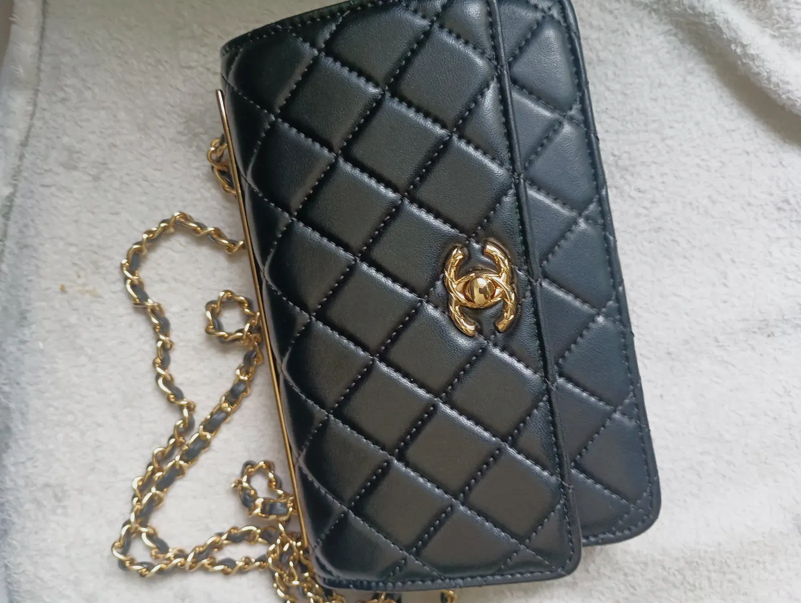 Chanel sac à main matelassé chaîne dorée – Chanel – noir – taille Taille unique 5