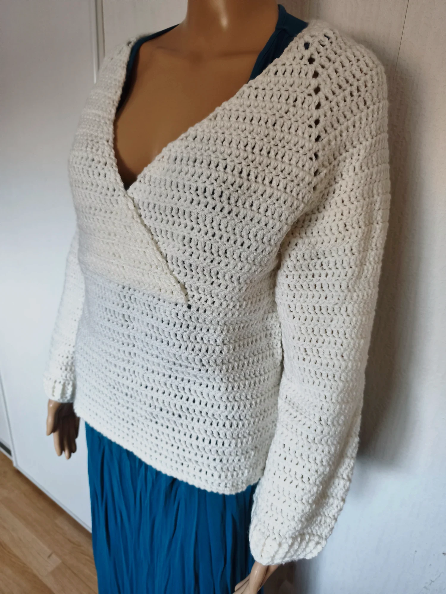 Pull col en v – Fait un main – taille M