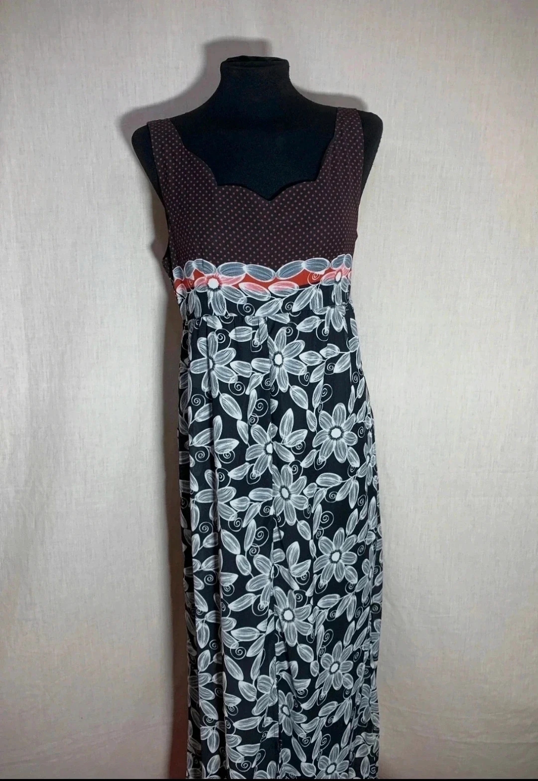 Vestido Largo sin Mangas Negro con Estampado Floral | Black Sleeveless Long Dress with Floral Print