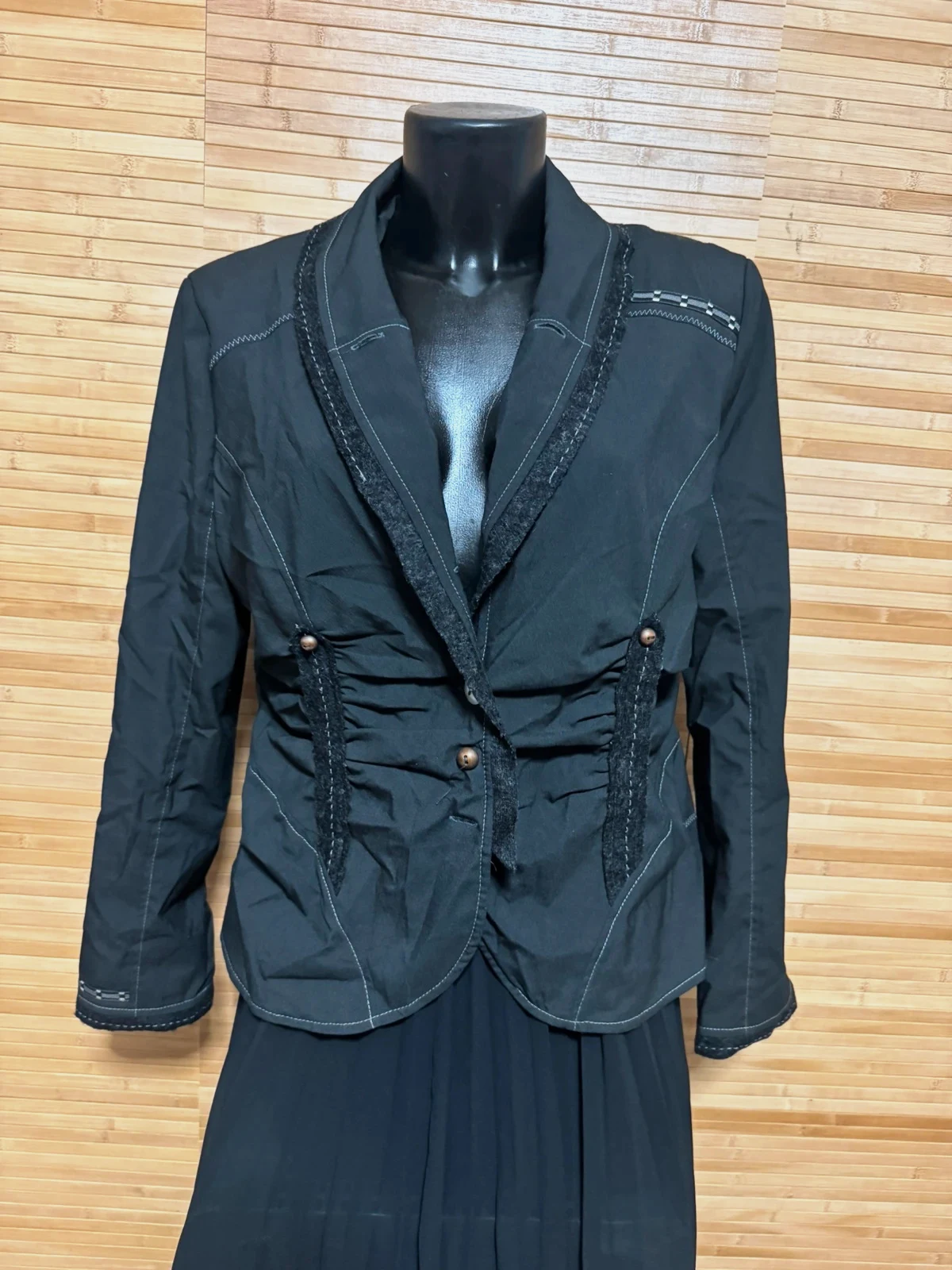 Blazer marca Garella talla XXL , falta dos botones 😍