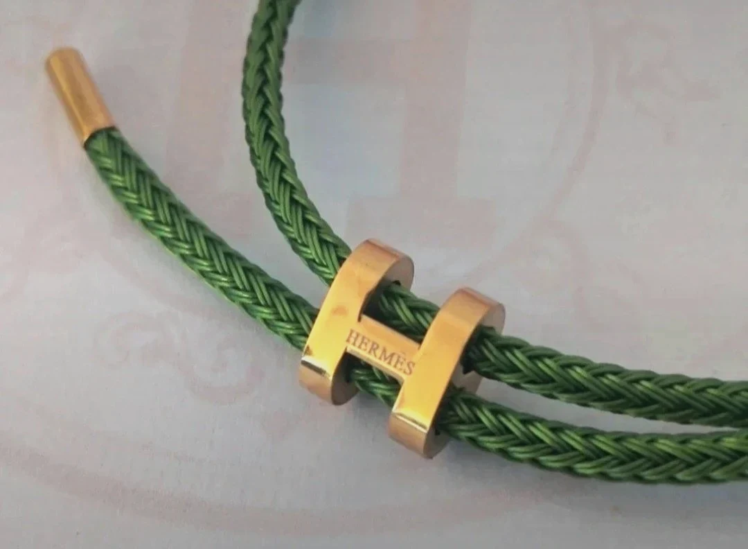 Bracelet Hermès en cordon tressé vert et fermoir H – Hermès – taille Taille unique