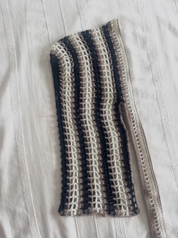 Bonnet béguin en crochet rayé