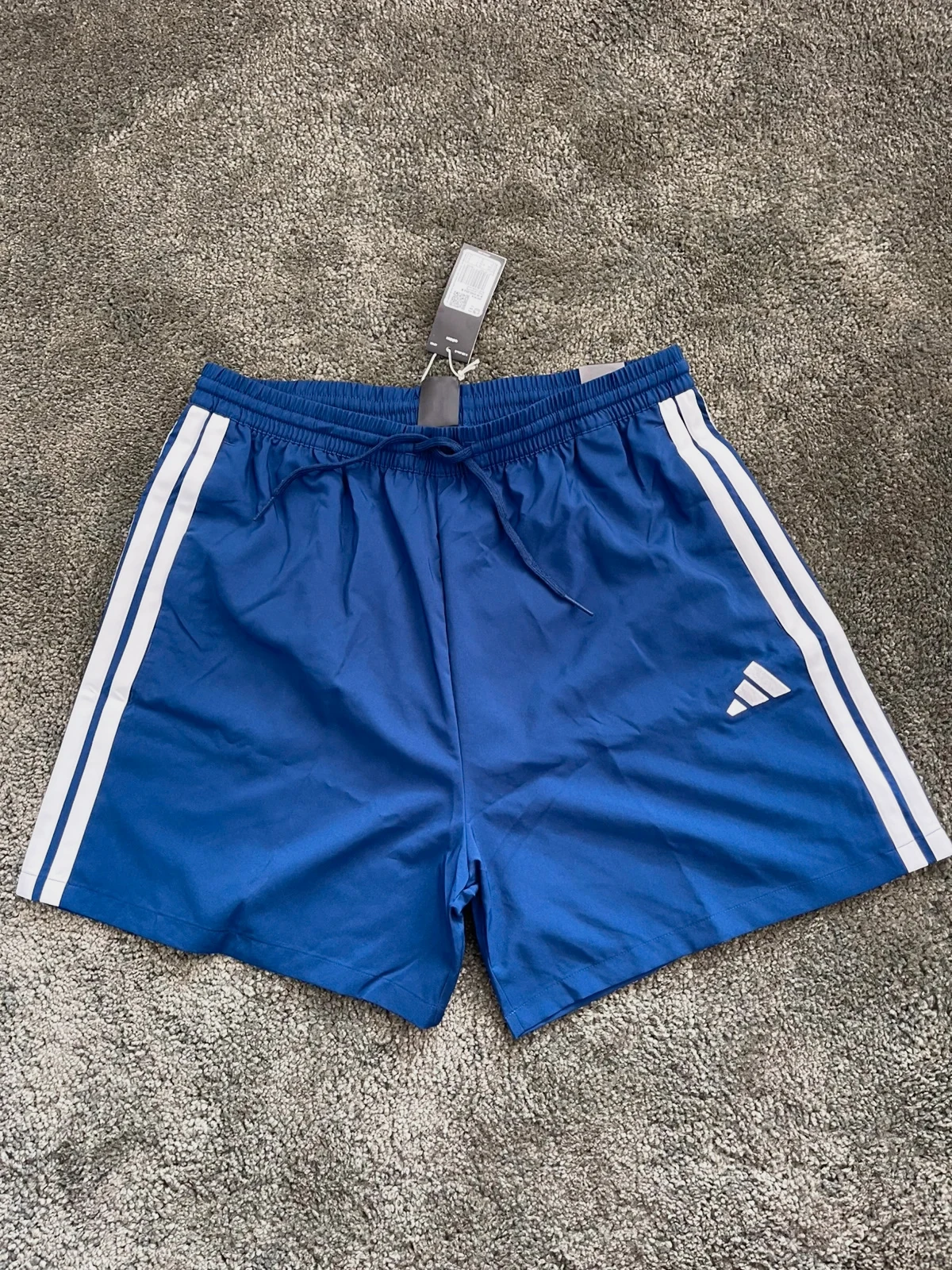 Adidas short de sport bleu – Taille XL – Neuf avec étiquette – adidas – taille XL