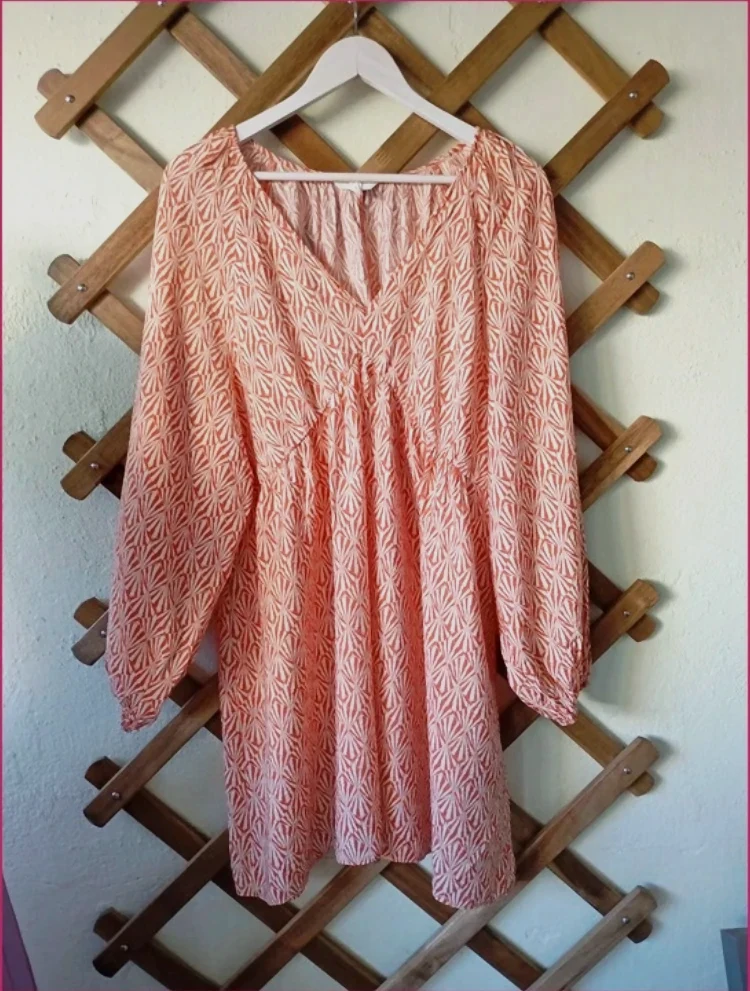 Robe rose à motif géométrique manches longues