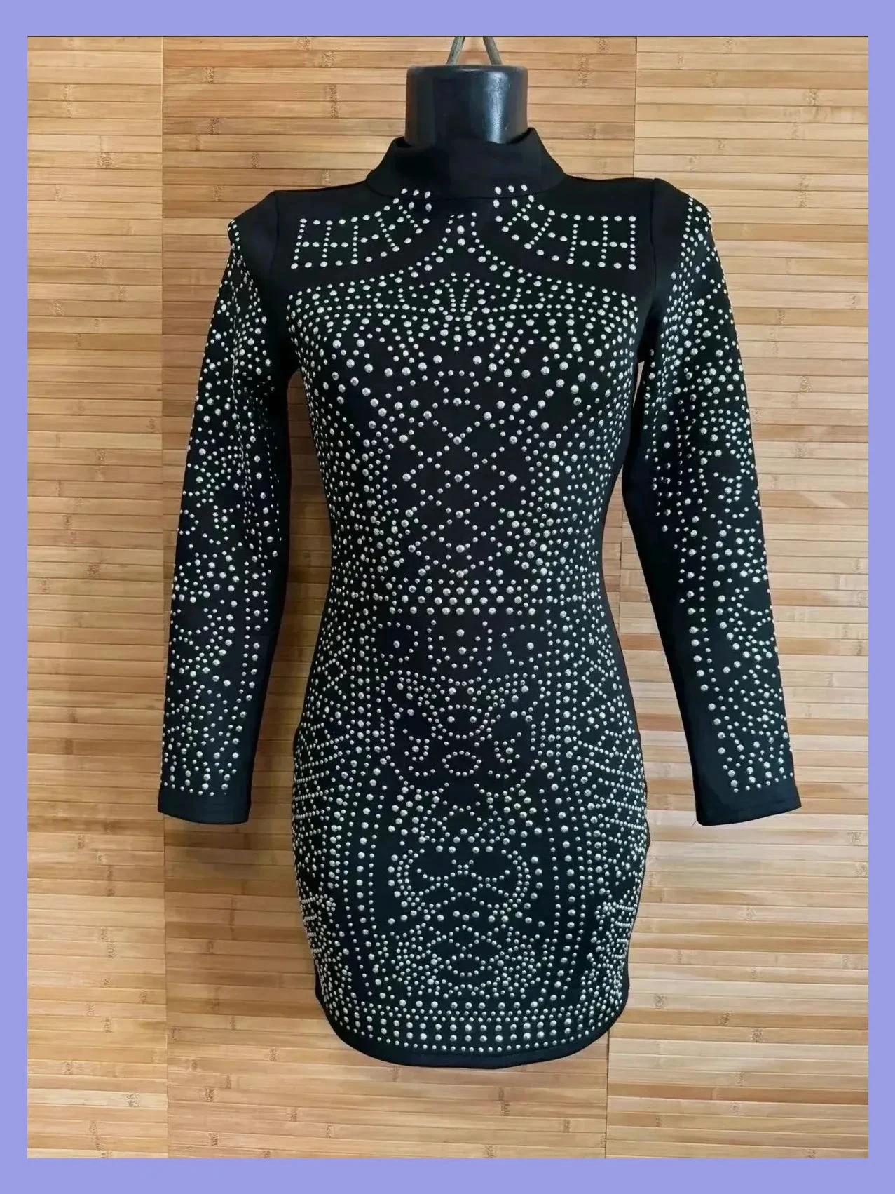 Vestido negro mini con tachuelas plateadas talla S 😍