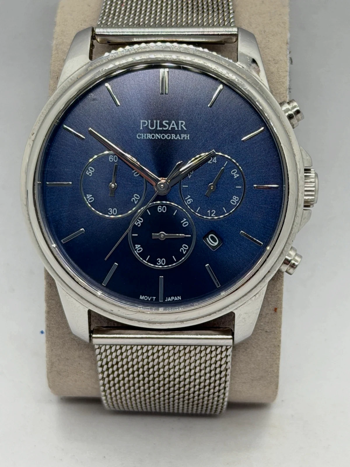Montre Chronographe Pulsar – Cadran Bleu Solé d'un Magnifique Effet & Bracelet Maille Milanaise
