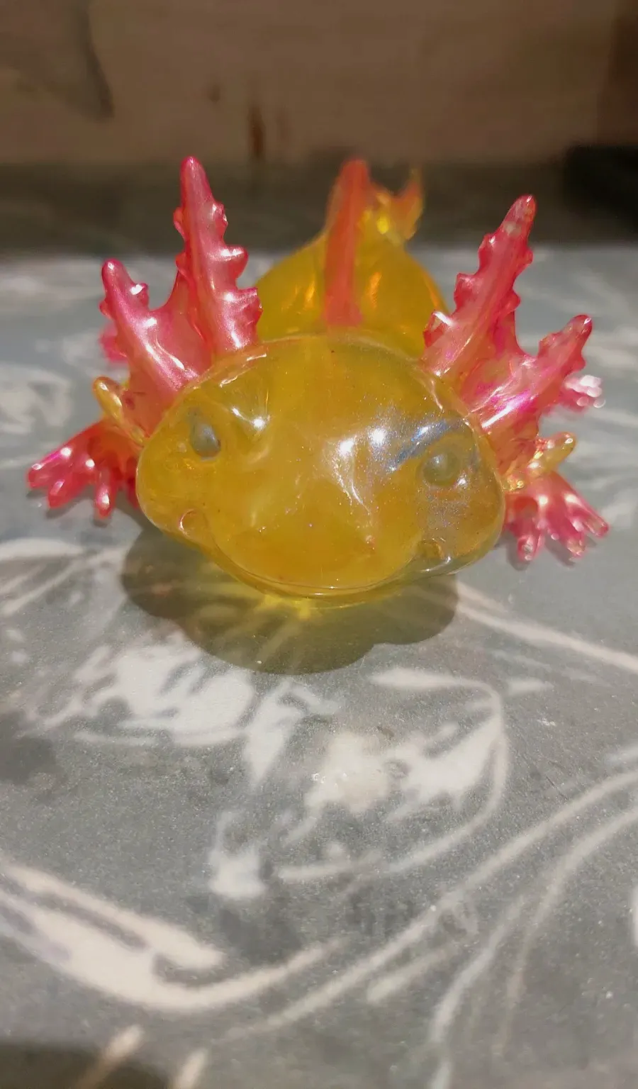 Axolotl en resine epoxy – Sans – orange et rouge 3
