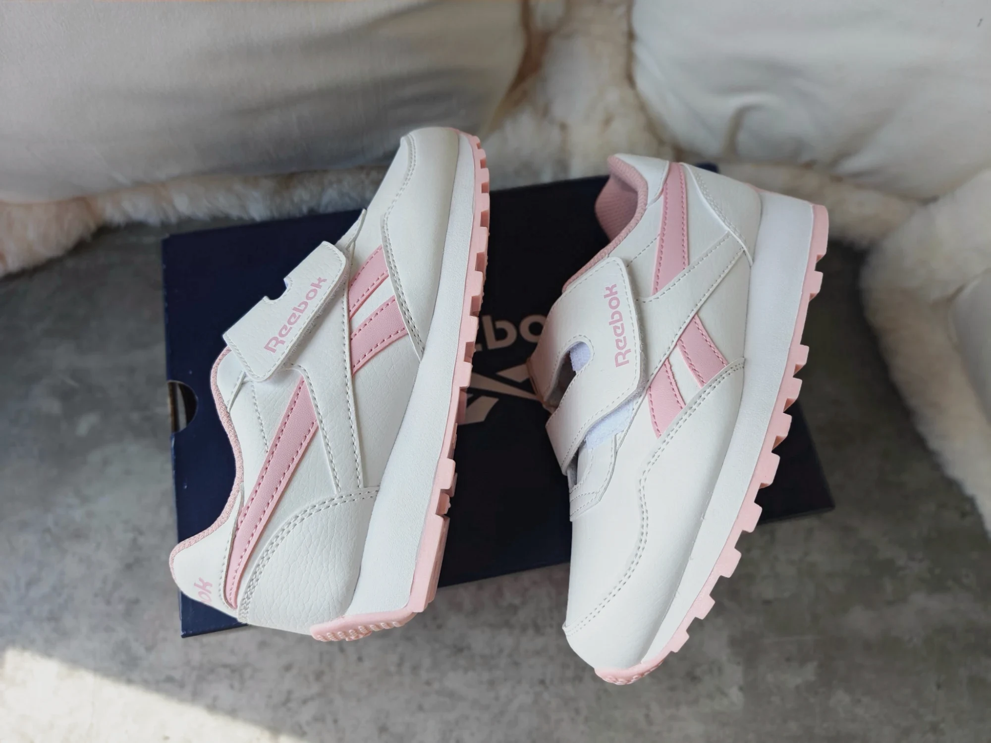 Baskets Reebok blanches et roses à scratchs 32.5