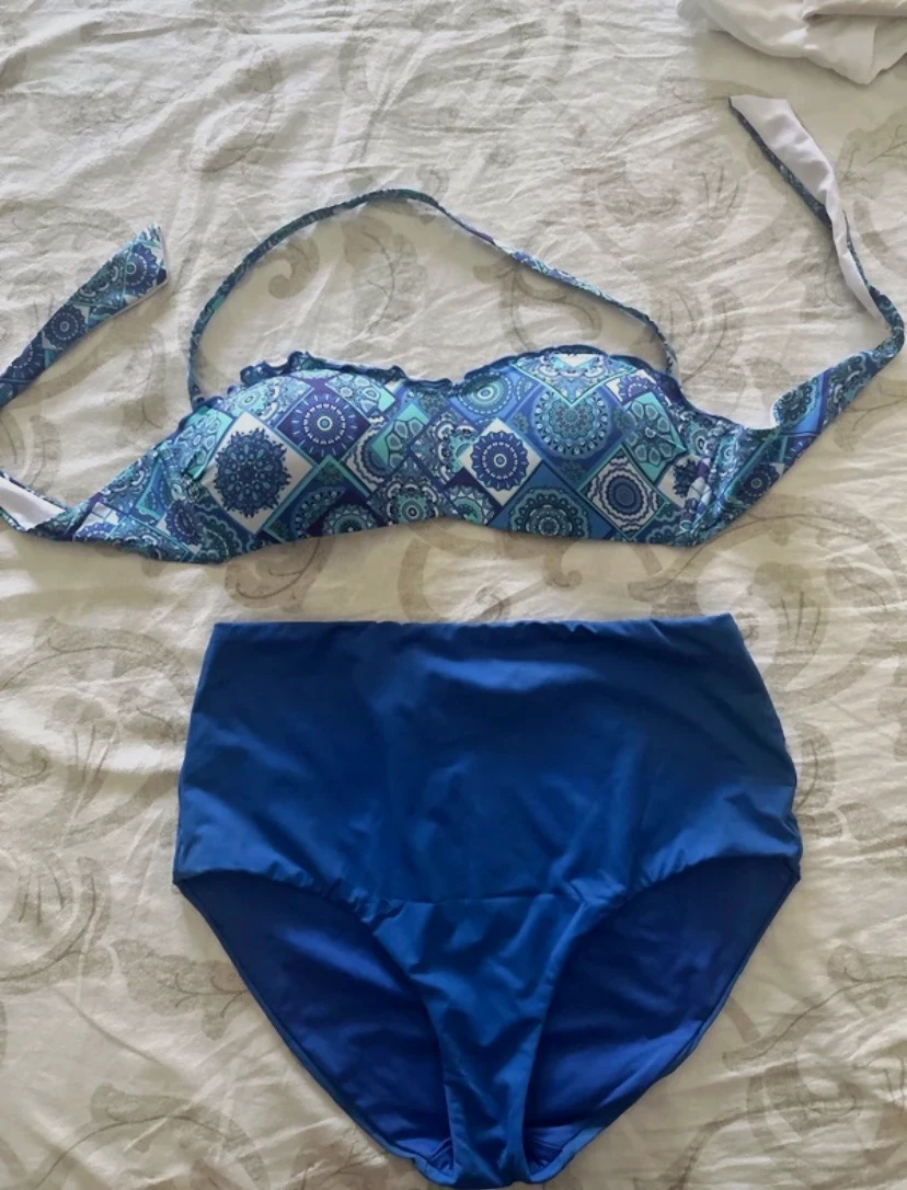 Maillot de bain deux pièces bleu
