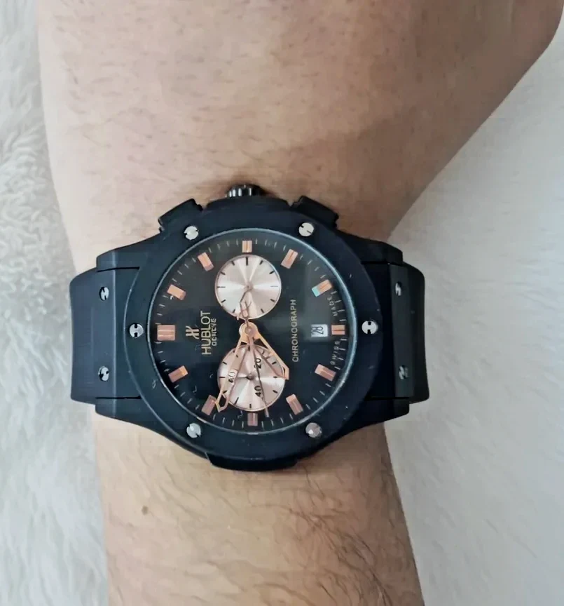 Montre chronographe noire et rose gold