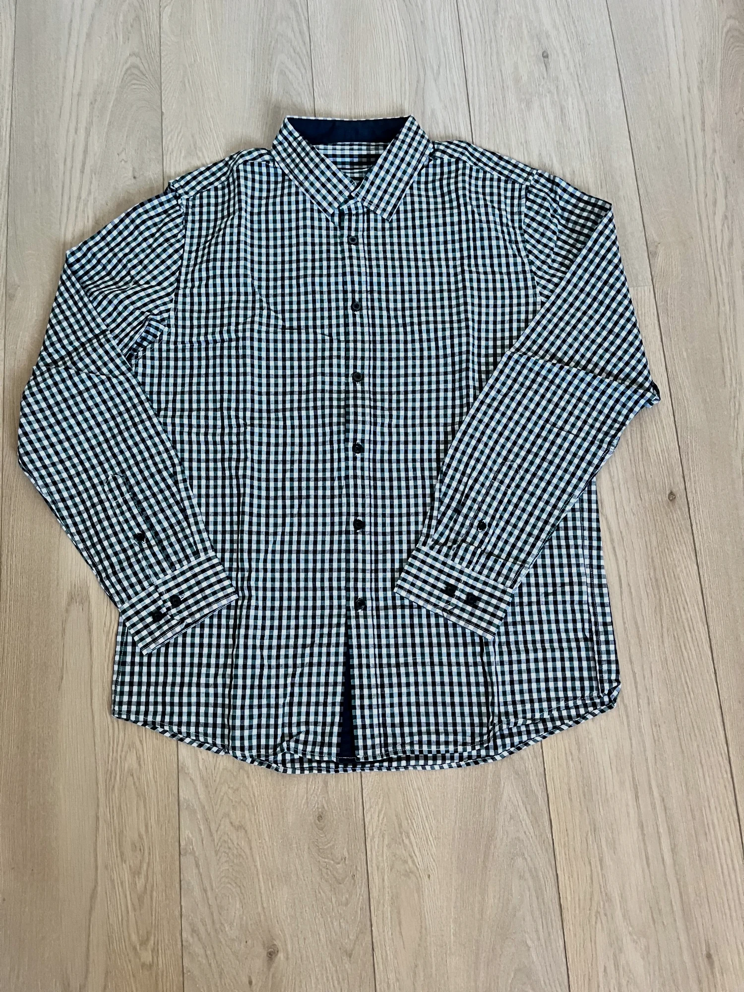 Chemise à petits carreaux 