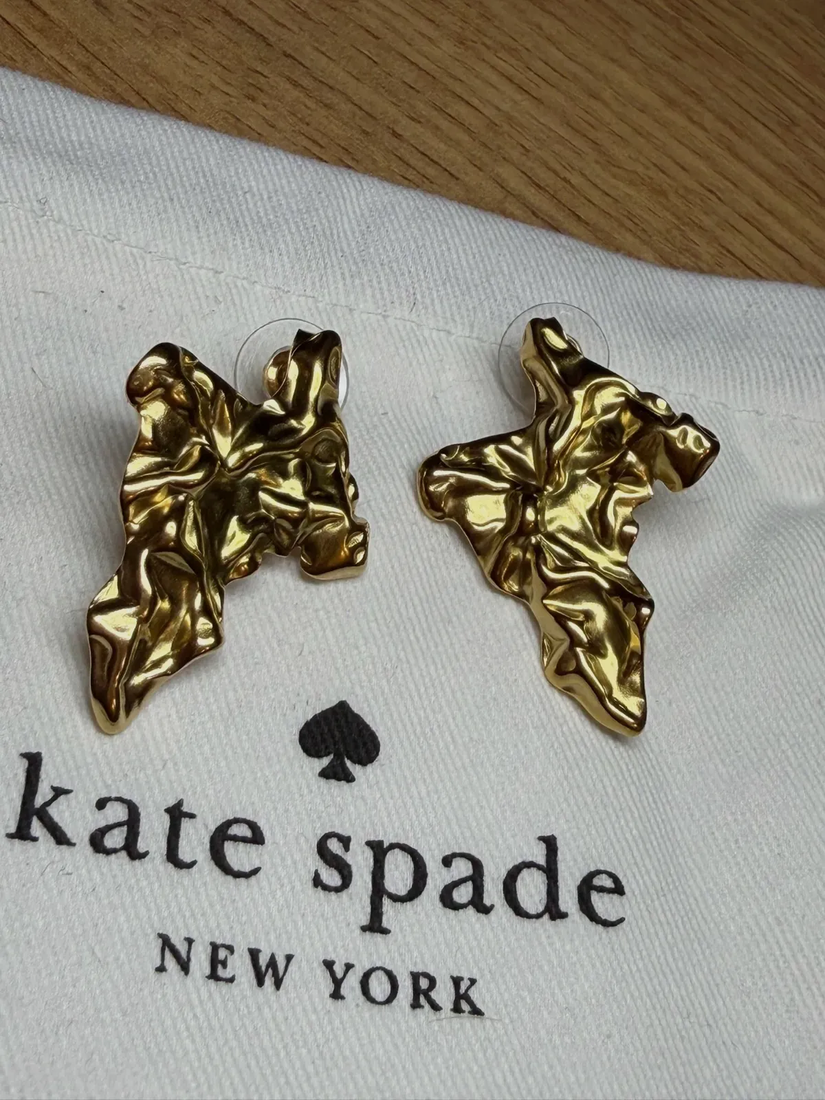Boucles d'oreilles Kate Spade dorées martelées – kate spade – doré – taille Taille unique 2