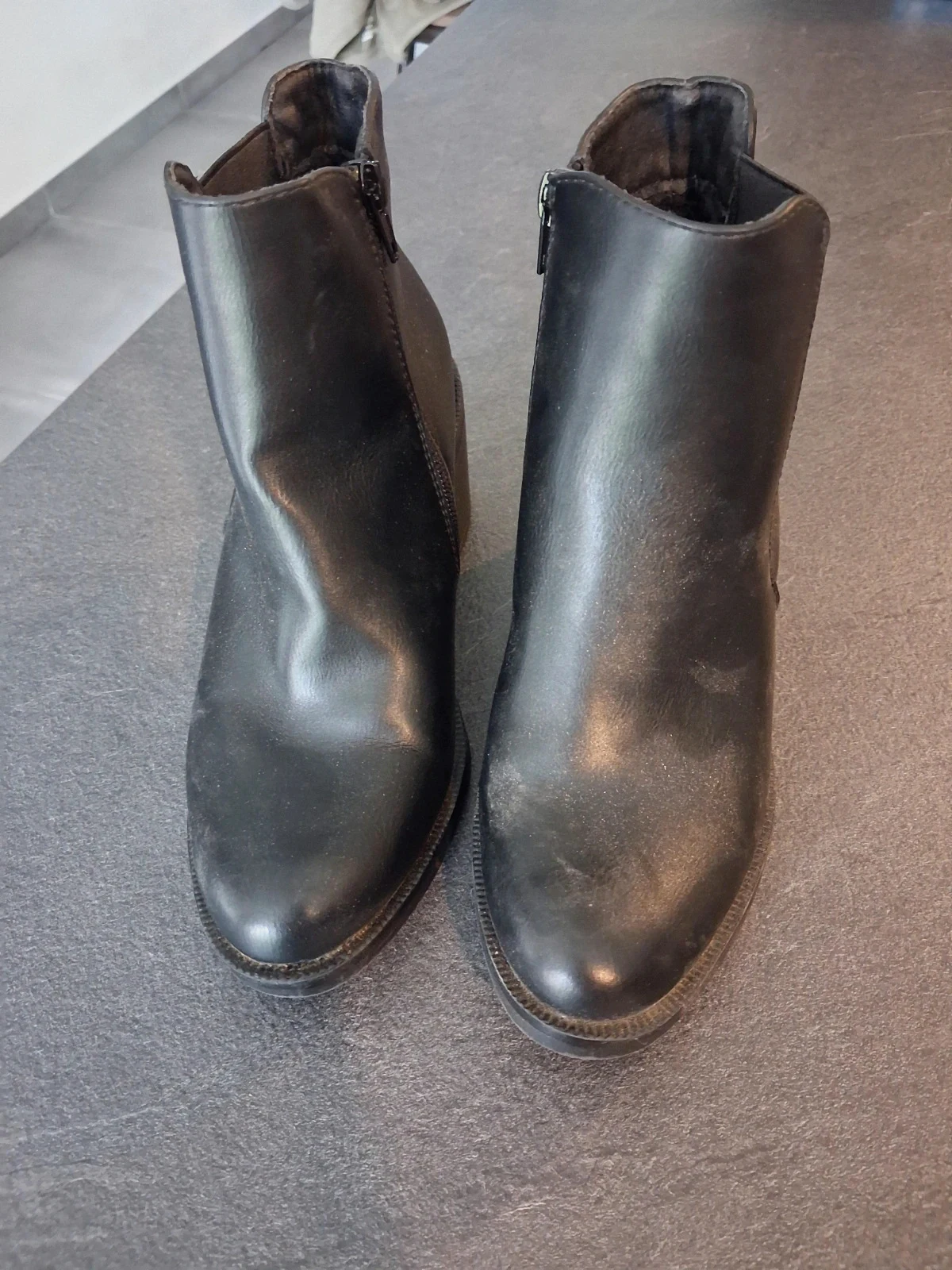 bottines femme noires unies dotées d'une fermeture éclair sur le côté pointure 36. – taille 36