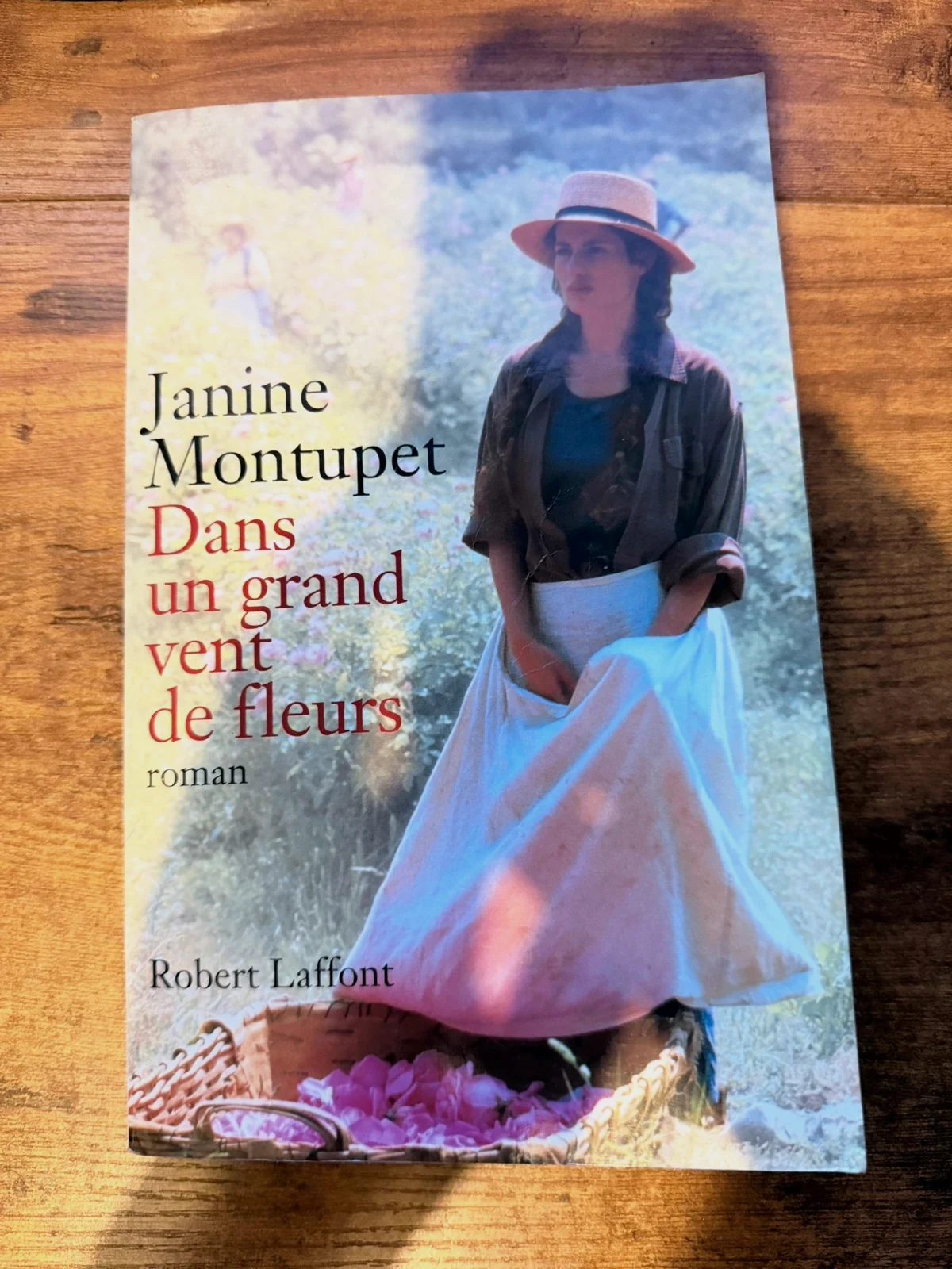 Dans un grand vent de fleurs - Janine Montupet | Robert Laffont