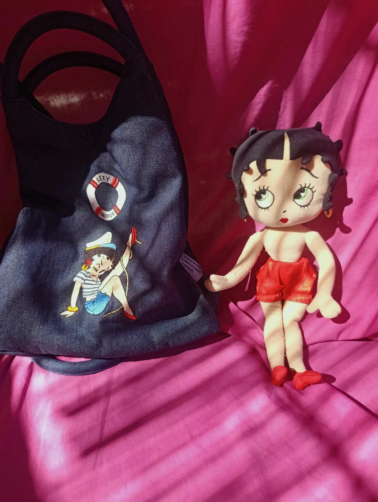 Sac Betty Boop vintage sexy skipper avec sa peluche Betty Boop assortie