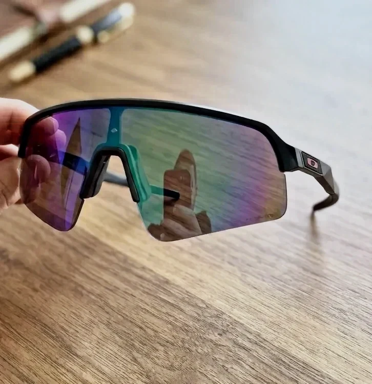 Lunettes de soleil sport iridescent