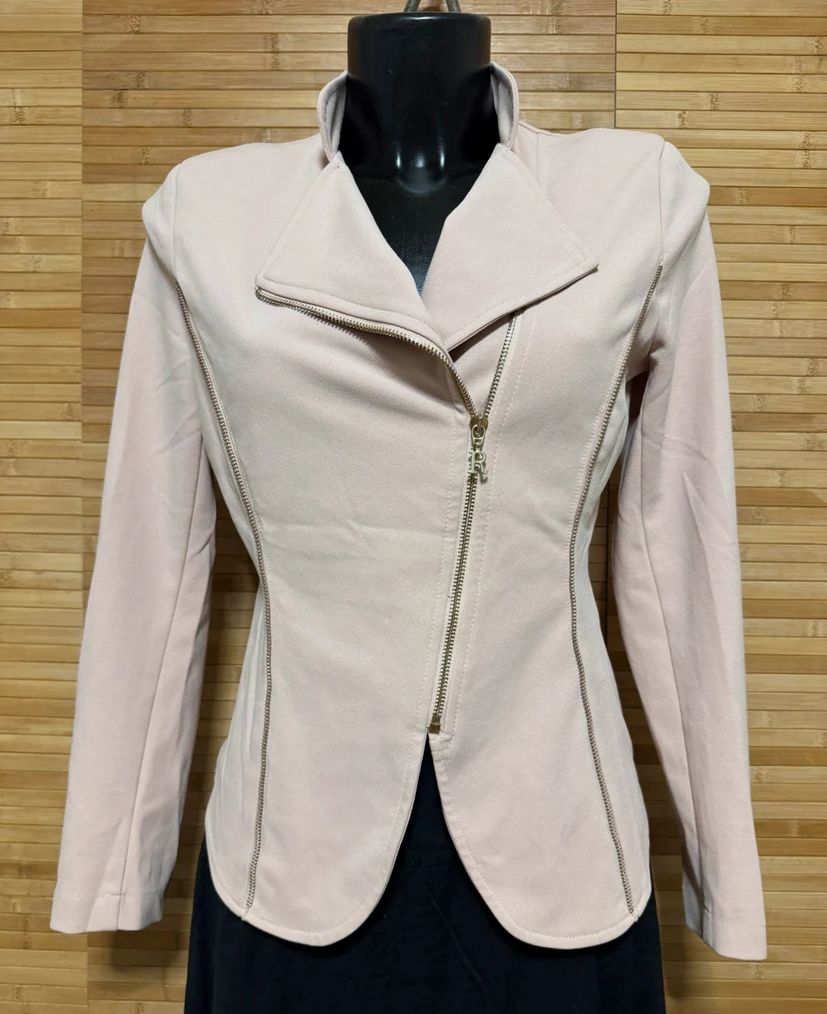 Blazer rosa de Rinascimento talla M 😍