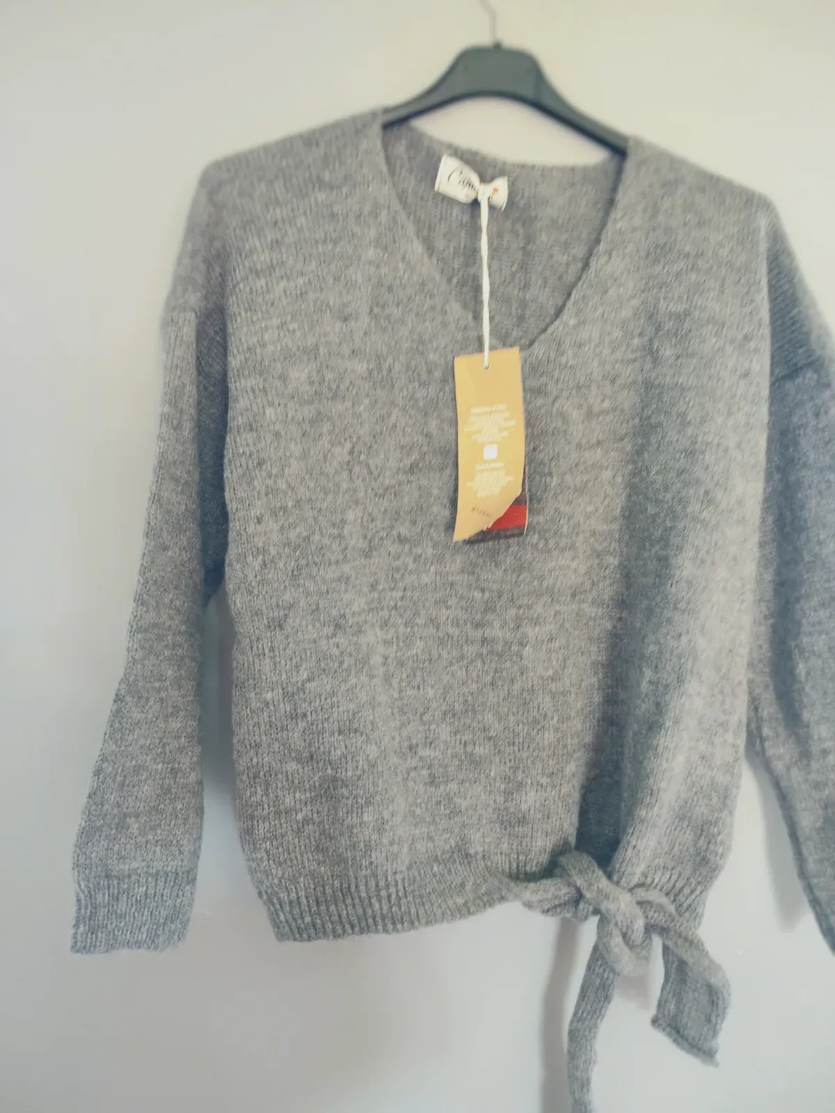 Pull gris col V à nouer Capucine Moda – Capucine Moda – taille Taille unique 5
