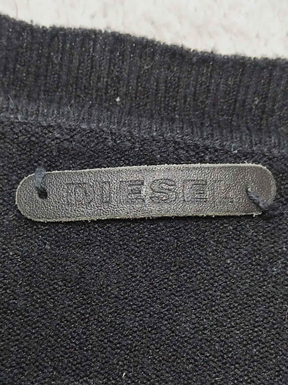 Pull col V Diesel noir en maille fine – Diesel – taille M 3