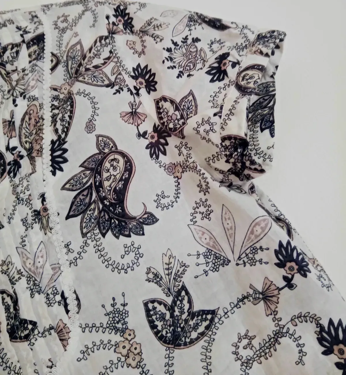 Camisa de mujer con un bonito estampado talla S  – zara – blanco y negro – taille S 5
