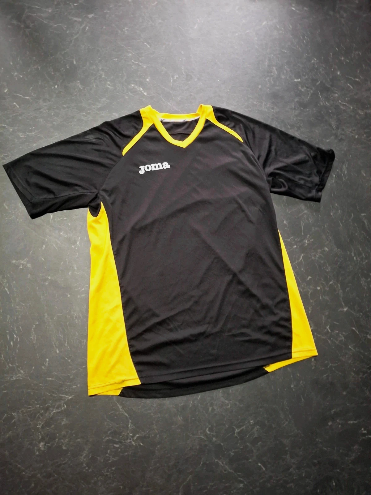 T-shirt joma noir et jaune taille M