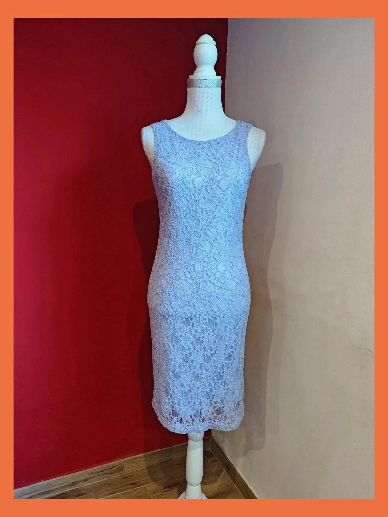 🌺Vestido entallado de blonda elástica lila. Forrado