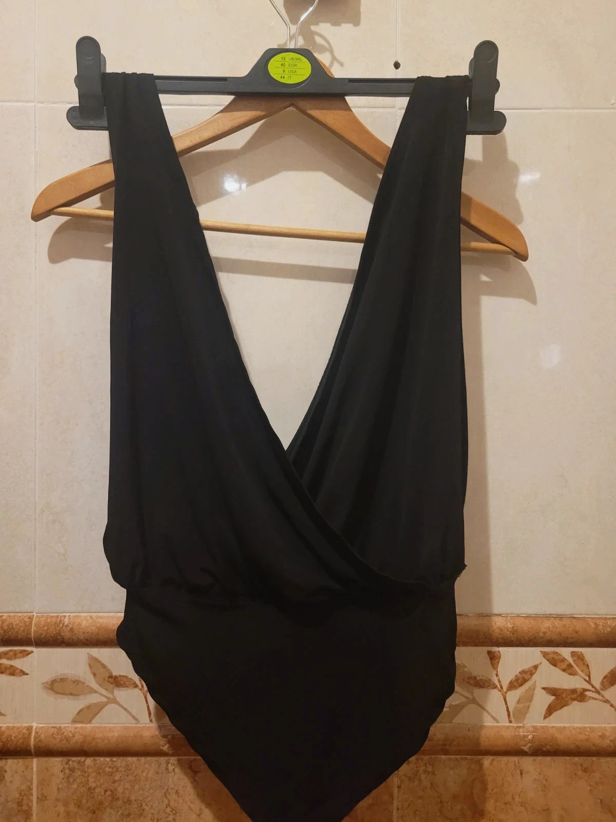 Body negro de tirantes y escote cruzado pronunciado de Pull&Bear. – Pull & Bear – taille S / 36 / 8