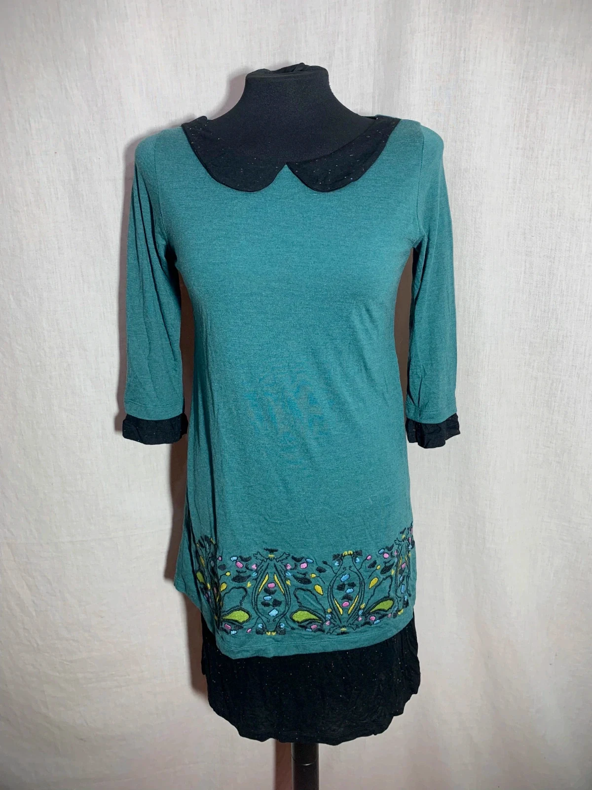 Vestido Verde Azulado con Cuello Peter Pan | Teal Dress with Black Peter Pan Collar | Mamatoyae