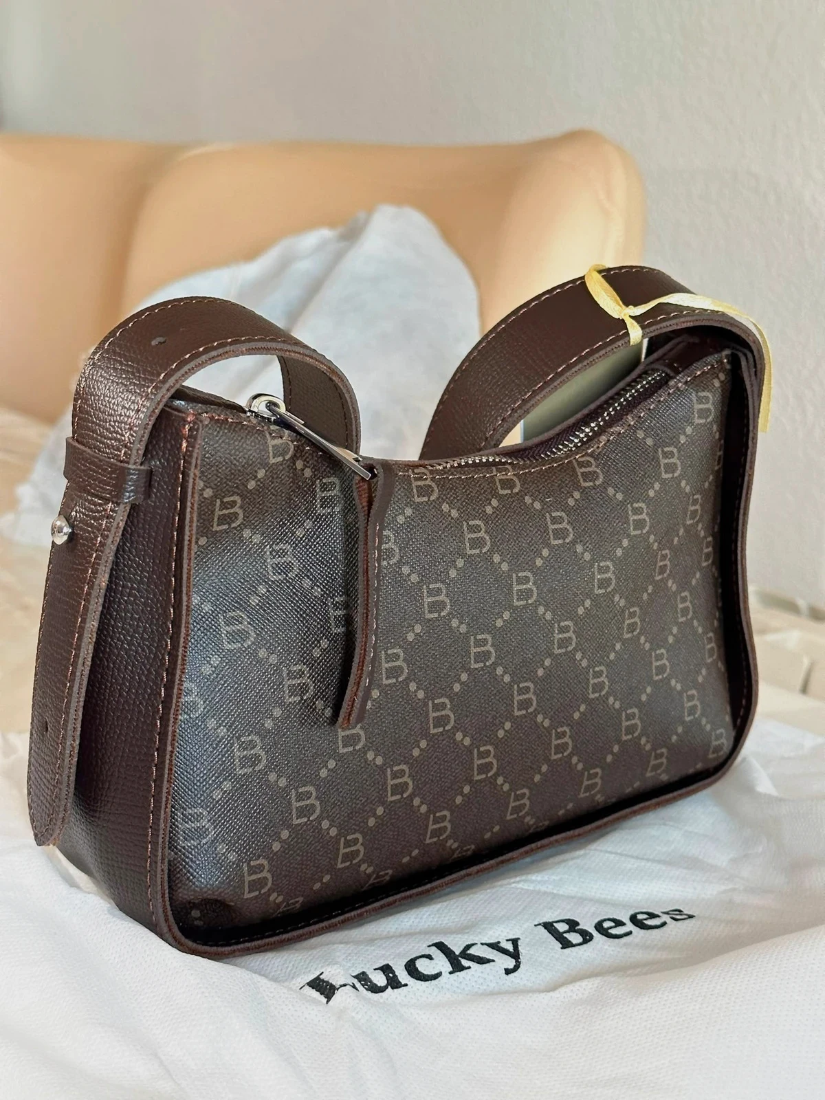 Bolso elegante marrón nuevo