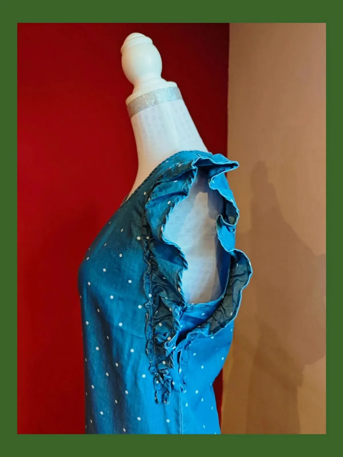 🌺Vestido de tela fina vaquera de algodón con topos blancos y volantes en hombros, talla L – Unit – taille L / 40 / 12 4