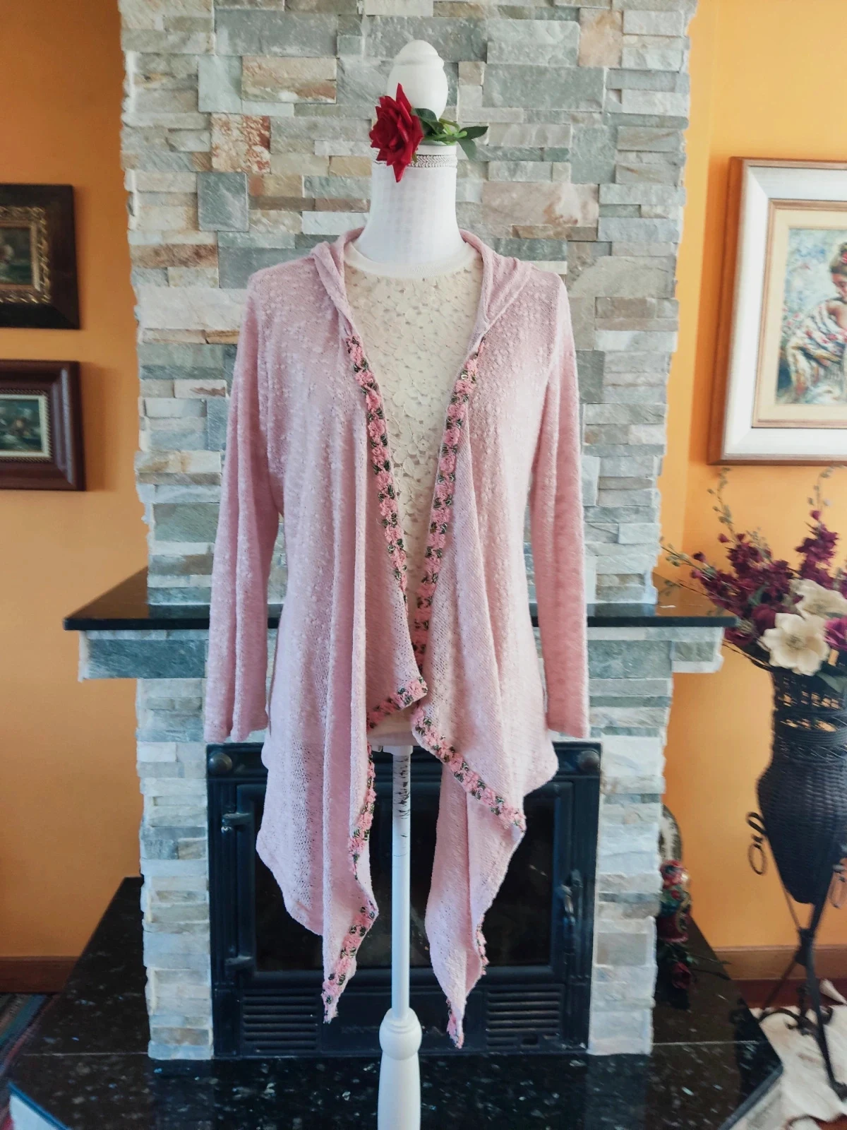 🔥 Chaqueta asimétrica de punto rosa con pasamanería bordada floral