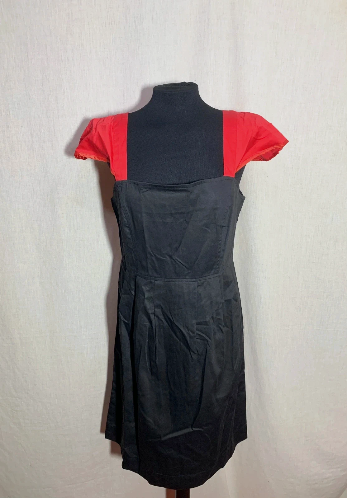 Vestido Negro con Tirantes Rojos | Black Dress with Red Straps | Almatrichi