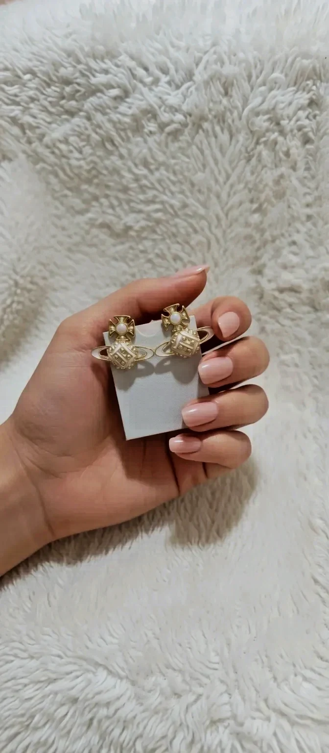 Paires de boucles d'oreilles Vivienne Westwood 