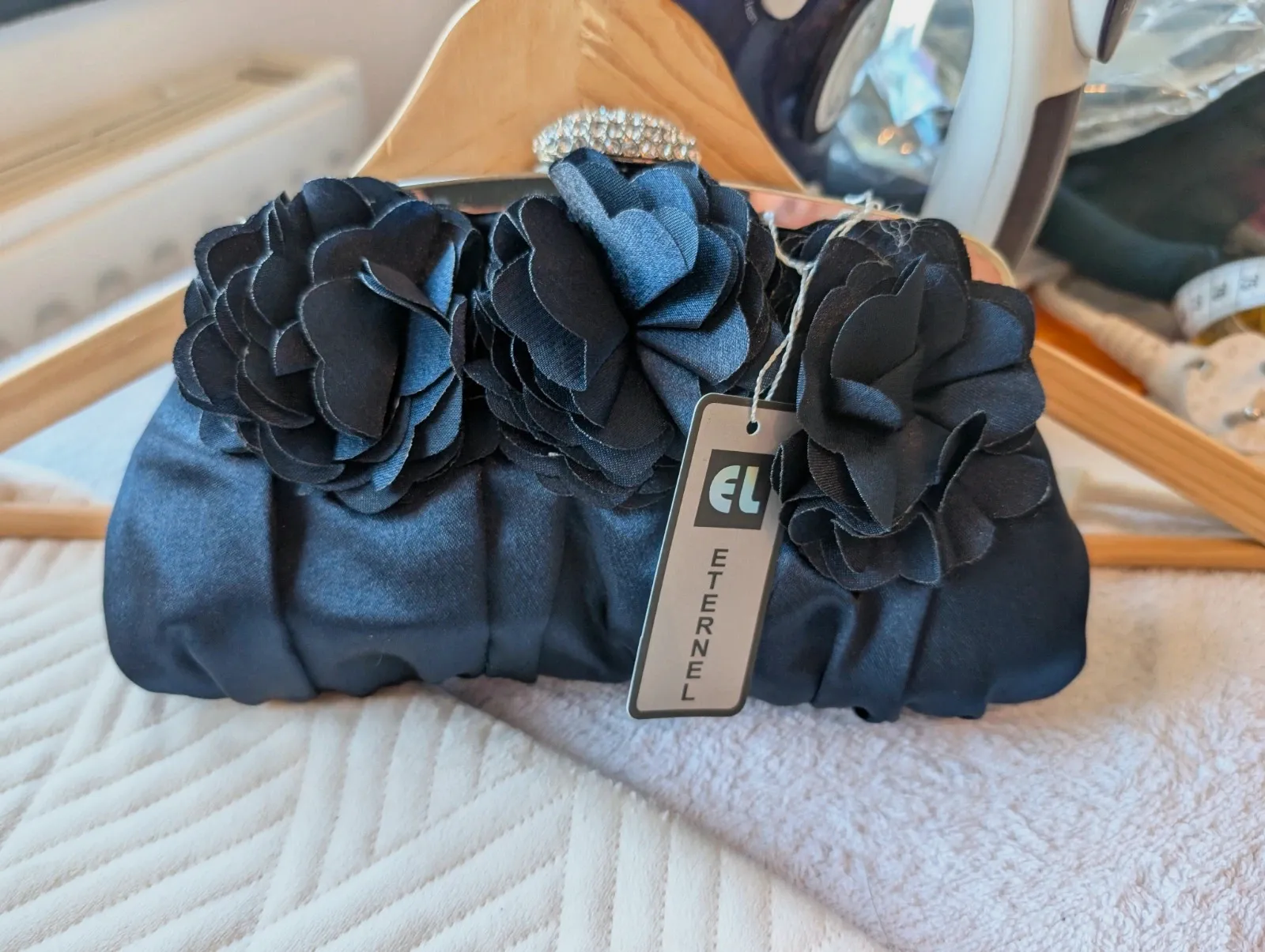 Pochette satinée grise neuve avec étiquette – Italia Independent 3