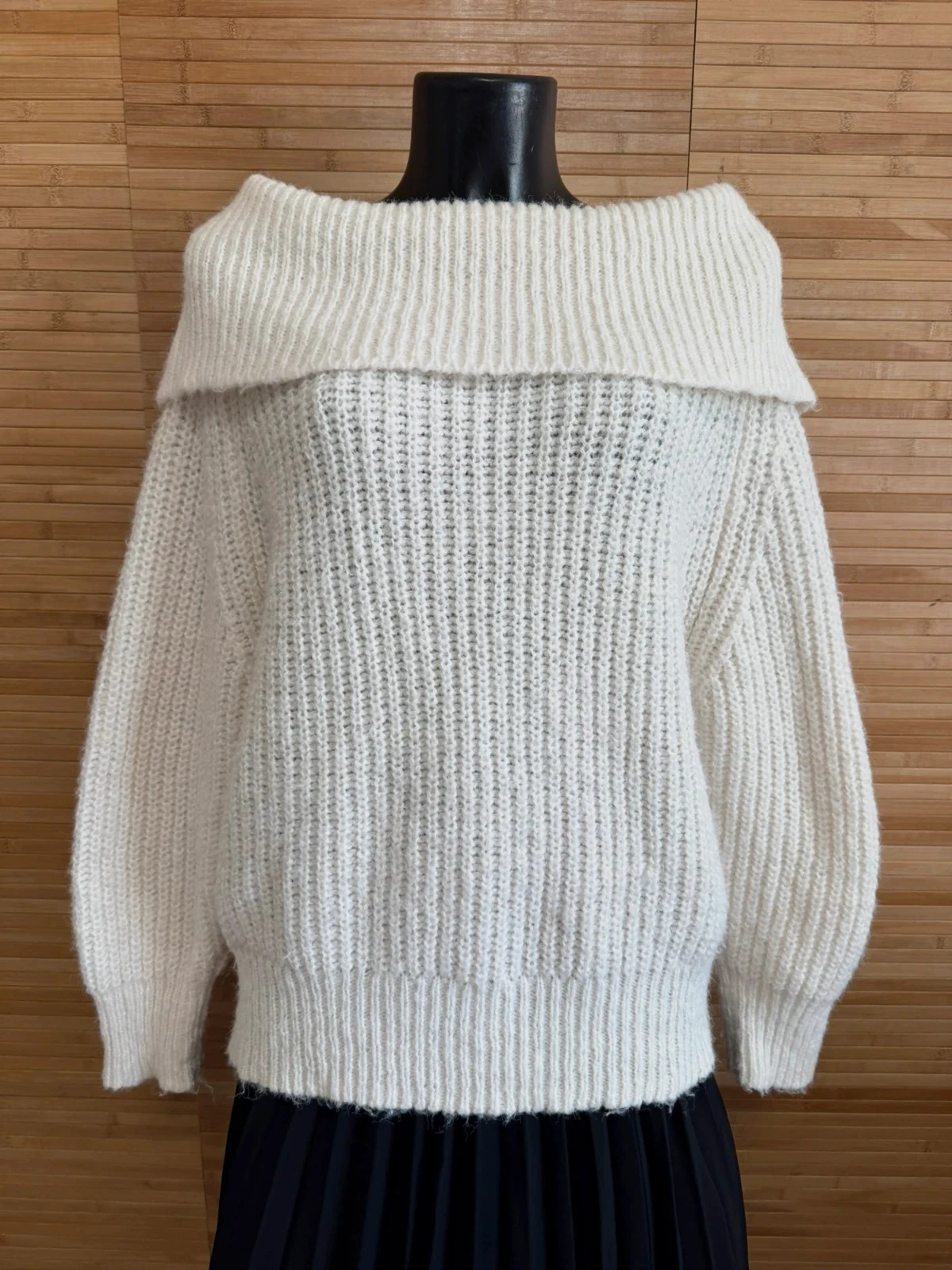 Espectacular jersey suave cuello vuelto de marca Nutmeg talla 40/42 😍