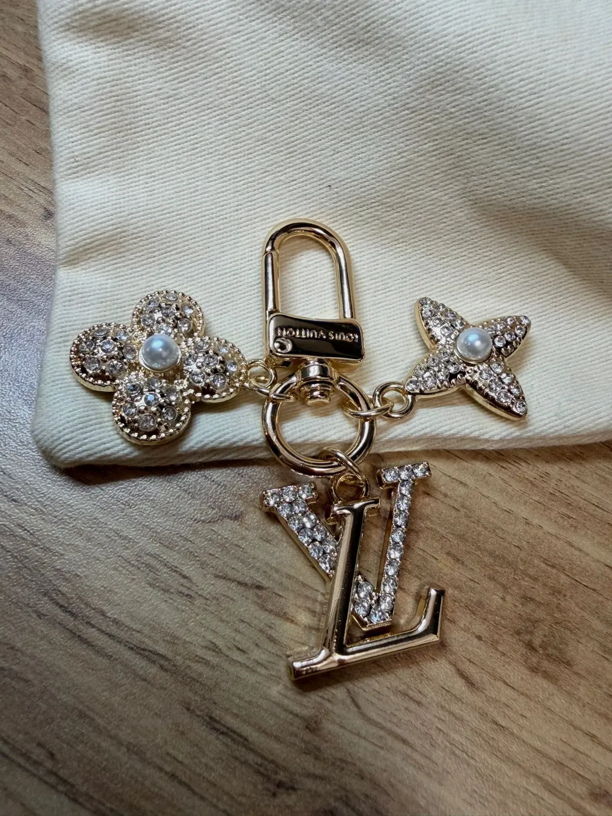 Porte-clés Louis Vuitton LV strass fleurs – Louis Vuitton – doré – taille S 5